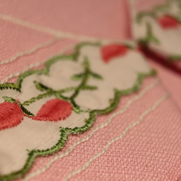 Vintage Majestic Creations Pink Tablecloth and Napkin Set NOS 45" x 45" - Picture 11 of 13